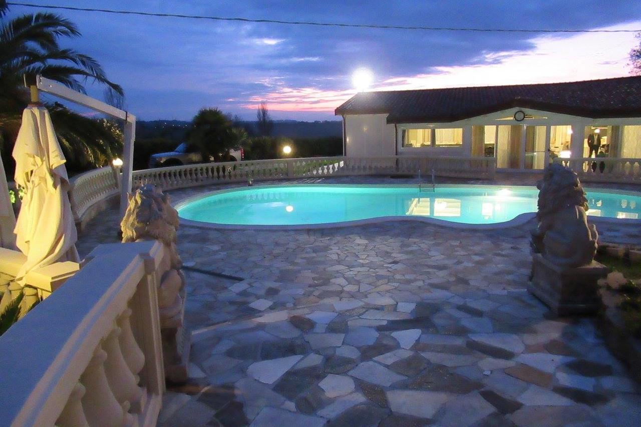 Country House Resort Villa Giardino Degli Eventi Fano Exteriér fotografie
